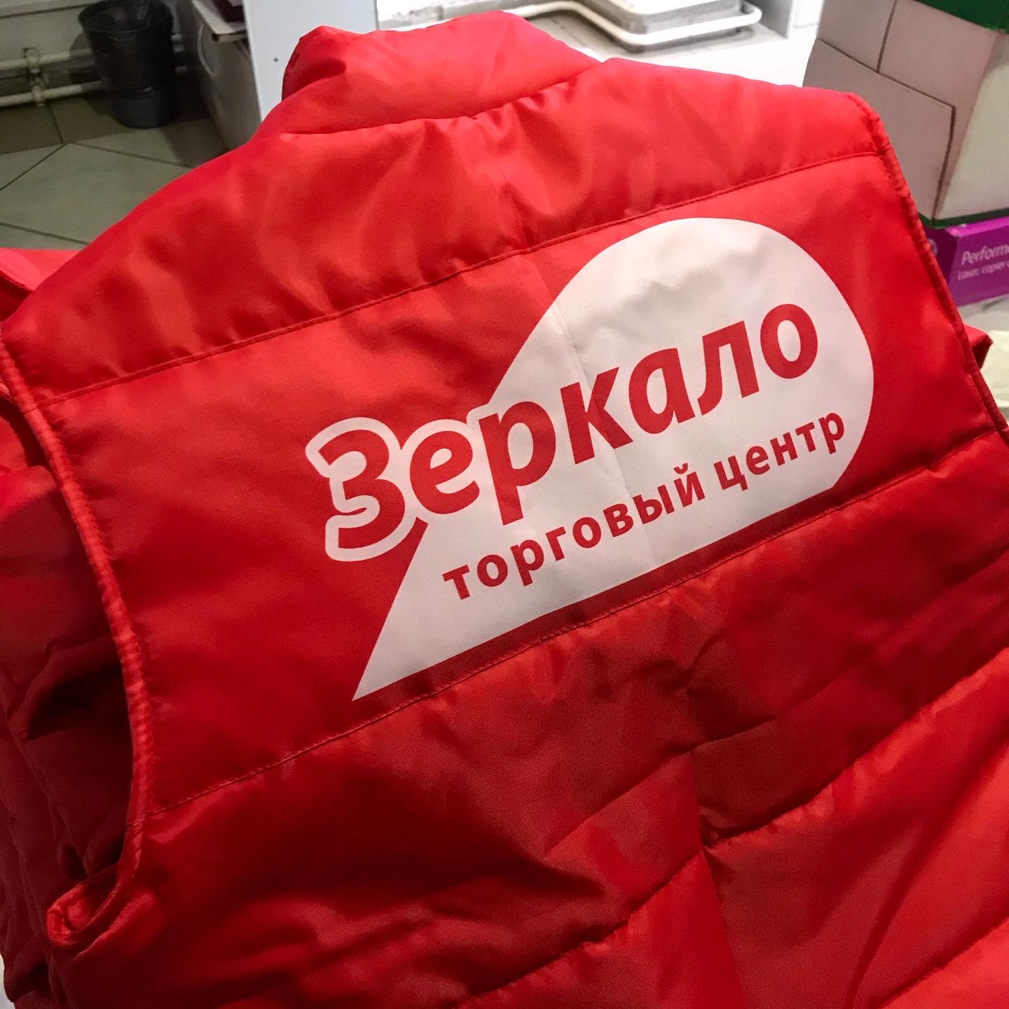 Утепленный жилет с логотипом